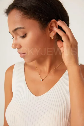Vista 5 de Aretes de aro pequeños chapados en oro de 14 quilates con poste de plata de ley Aretes de oro grueso con cúpula para mujer