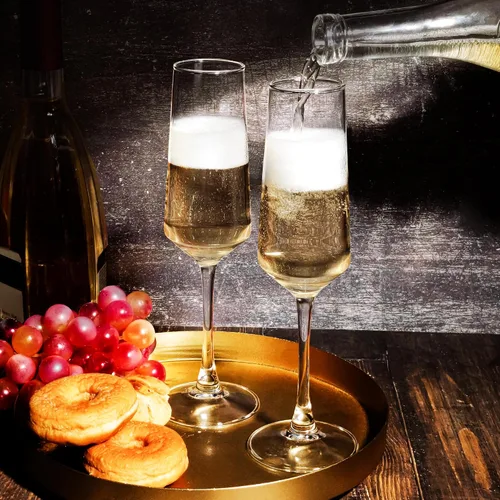 Vista 4 de Juego de 12 copas de champán de cristal, copas de champán clásicas de 7.5 onzas, copas de vino espumosas, elegantes flautas para degustación