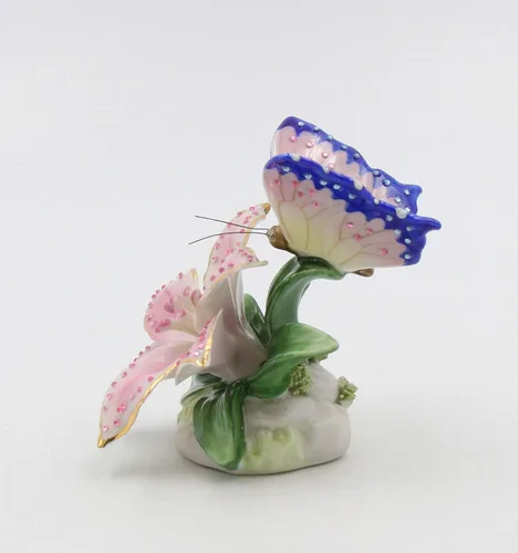 Vista 4 de Cosmos Gifts Figura de mariposa de porcelana fina con flor de lirio Stargazer rosa, 3-1/4 pulgadas de alto