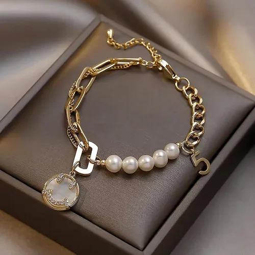 Vista 2 de Delicadas pulseras de oro para mujer, pulseras de perlas de agua dulce con caja de regalo, juego de pulseras impermeables ajustables, regalos