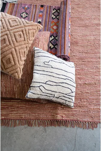 Vista 2 de Bloomingville Funda de almohada de algodón con diseño de líneas abstractas, gris y negro, 18 x 18 pulgadas
