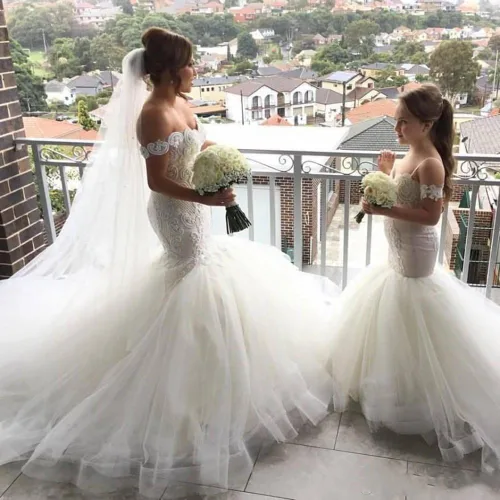 Vista 2 de GZCYL - Vestidos de sirena para niñas con encaje de tul para boda, vestido de dama de honor con cola