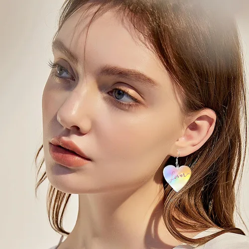 Vista 2 de KWUNCCI Aretes de corazón para mujeres y niñas, aretes colgantes de corazón, aretes colgantes de Taylor Love, regalos del día de la madre de San