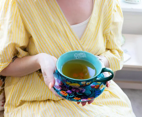 Vista 6 de Disney Alicia en el país de las maravillas - Juego de taza de té y platillo de cerámica de 12 onzas Juego de regalo de fiesta de té para café