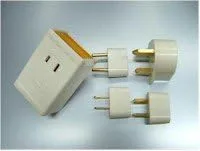 Vista 2 de Adaptador convertidor de voltaje de viaje 1600W 4 enchufes 220 110V