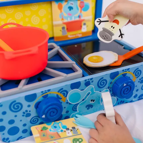 Vista 2 de Melissa & Doug Blue's Clues & You! Juego de cocina de madera (42 piezas)