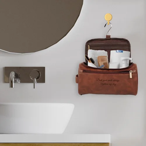 Vista 5 de Easycosy Neceser personalizado para hombres, grabado con nombre e iniciales, bolsa de aseo de piel sintética para hombre, artículos esenciales