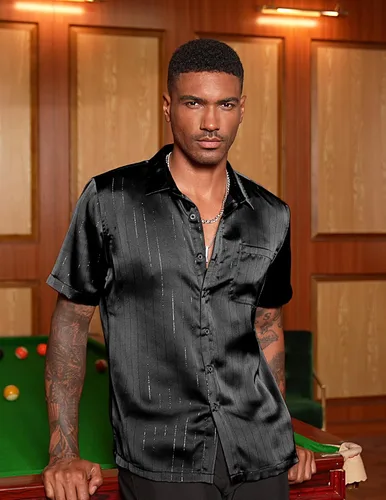 Vista 2 de COOFANDY Camisas de vestir de seda de manga corta para hombre, camisas casuales de satén con botones y bolsillo, para fiesta, graduación, boda