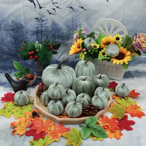 Vista 6 de Woration 16 piezas de terciopelo de tamaño surtido de calabaza artificial decoración de tela envuelta en otoño cosecha calabaza otoño mesa centro