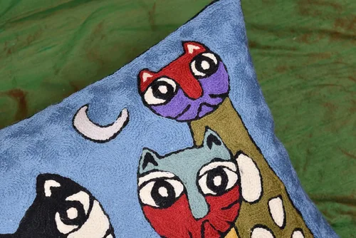Vista 2 de Funda de almohada lumbar Picasso - Cojín abstracto de gatitos azules - Lana bordada a mano tamaño 14 x 20