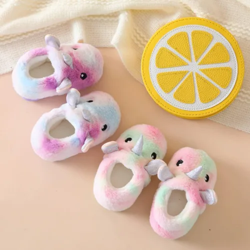 Vista 3 de Pantuflas peludas para niñas y niños pequeños
