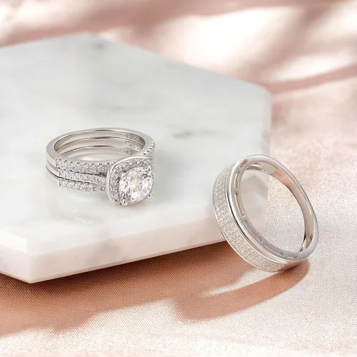 Vista 2 de Juego de anillos de boda chapados en oro de 18 quilates con circonita cúbica redonda de 2 quilates para hombre, plata de ley, anillos para pareja