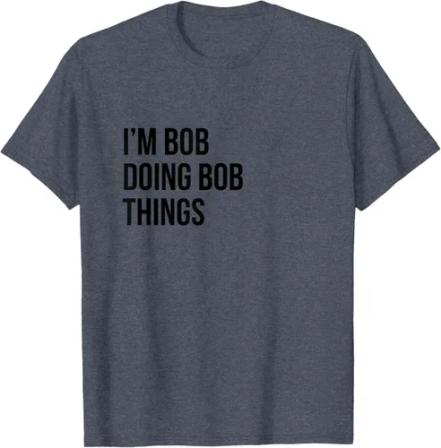 Vista 97 de Camiseta con texto en inglés "I'm Bob Doing Bob Things" Asfalto