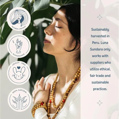Vista 5 de Luna Sundara Pulsera Palo Santo y Huayruro hecha a mano en Perú altamente aromática y espiritualmente limpiadora