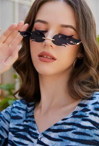 Vista 5 de FEISEDY Lentes de sol Fire Flame para mujer, sin montura de espejo, con forma de fuego, B2839