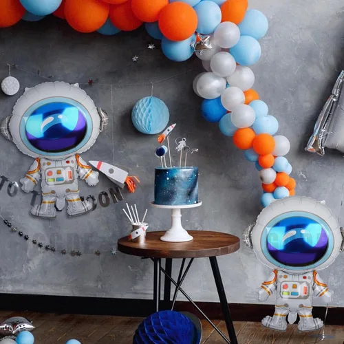 Vista 3 de 2 globos de aluminio con forma de astronautas grandes de Mylar para decoración de fiesta de cumpleaños con temática espacial del universo