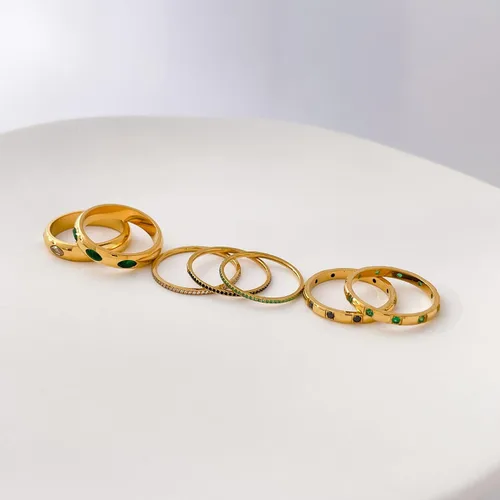 Vista 7 de Juego de 3 anillos de esmeralda para mujer, 18 quilates de circonita cúbica verde que no destiñe, delicados anillos de esmeralda, anillos verdes