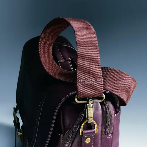 Vista 4 de Samsonite Colombian Leather Flap-Over Messenger Bag
