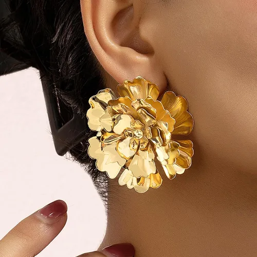 Vista 2 de Aretes de flor dorada para mujer, diseño floral bohemio en capas, aretes de flor grande