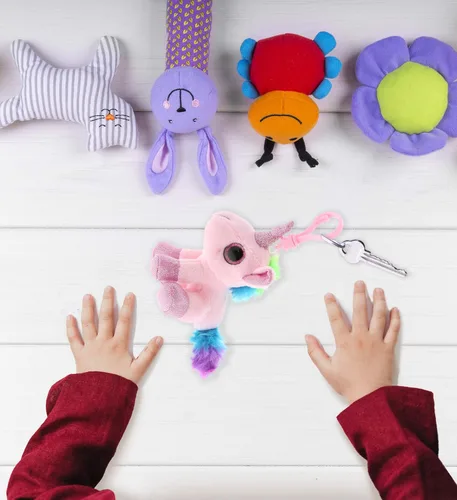 Vista 6 de DolliBu Llavero de peluche de unicornio rosa con clip – Dije de mochila de animal de peluche de unicornio pequeño, lindo juguete de llavero