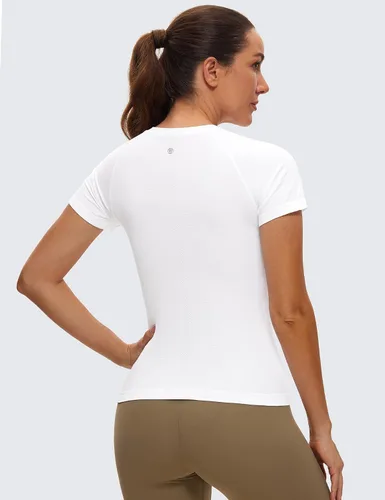 Vista 2 de CRZ YOGA Camisetas de entrenamiento sin costuras para mujer, transpirables, de manga corta, para gimnasio, correr, yoga, atléticas