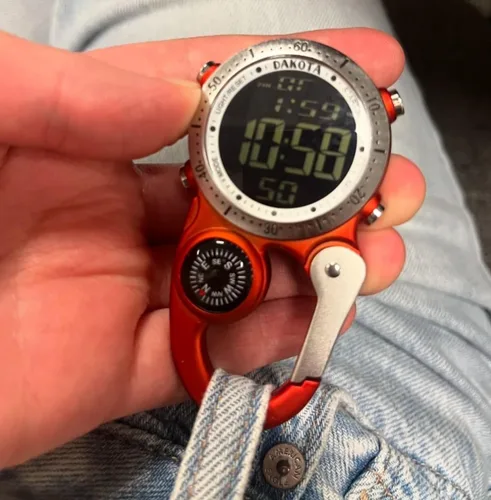 Vista 5 de Dakota Clip digital, reloj de clip, alarma, cronómetro, temporizador y reloj de doble hora, regalos al aire libre para hombres y mujeres, uso