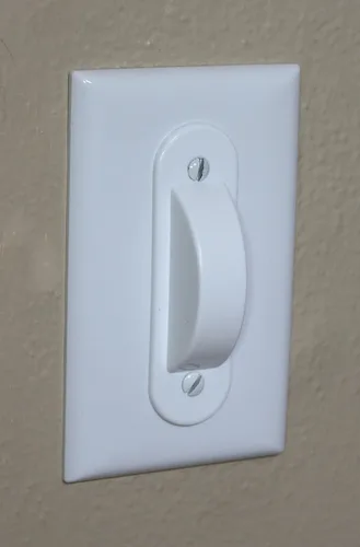 Vista 5 de Placas cubiertas color blanco para interruptores, mantiene interruptor de luz encendido o apagado, protege tu luces o circuitos que accidentalmente