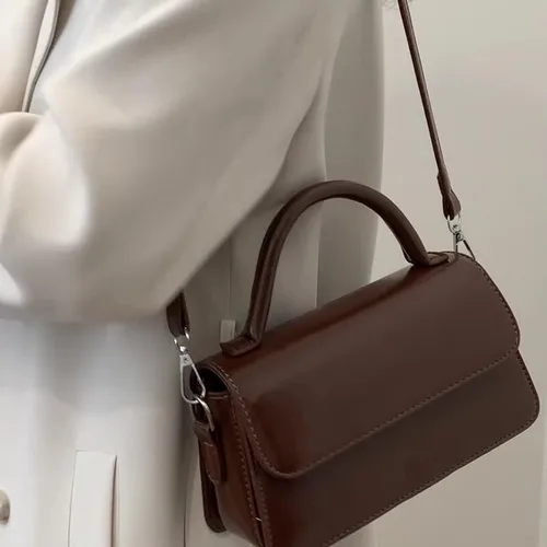 Vista 3 de Bolso cruzado vintage para mujer, bolso cuadrado pequeño de inspiración francesa, textura elegante, bolso de hombro moderno para salidas de trabajo