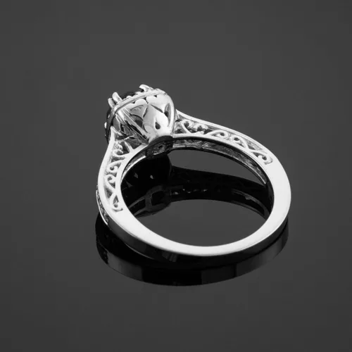Vista 2 de Anillo de compromiso de oro blanco de 10 k con halo de diamantes y piedra natal de agosto (talla 7), Oro, blanco, oro blanco de 10 k, Peridoto