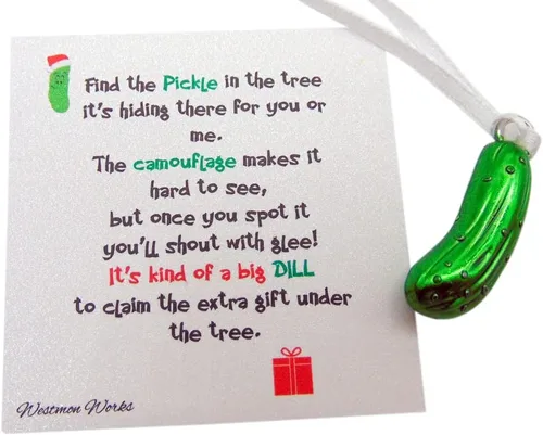 Vista 5 de Adorno de pepinillo en escabeche Pequeño Pepinillo en Árbol de Navidad Decoración Navideña en Caja con Tarjeta de Historia Legendaria