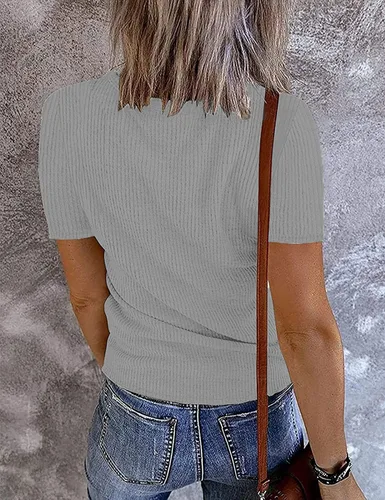 Vista 2 de NEYOUQE Camisetas básicas de verano para mujer, con cuello en V, ligeras, elásticas, con botones, de manga corta, lisas