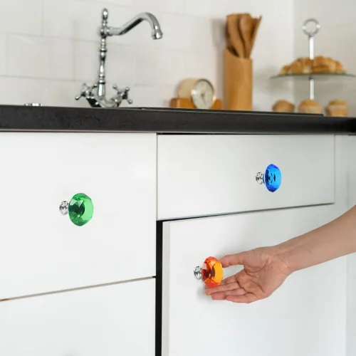 Vista 5 de Paquete de 11 tiradores de cajón de cristal coloridos, tiradores de alacena de vidrio de 30mm con forma de diamante para armario, cocina, baño