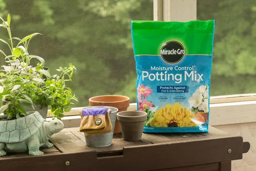 Vista 15 de Miracle-GRO Mezcla para macetas con control de humedad, para plantas en contenedor, protege contra el riego excesivo y insuficiente, 16 cuartos