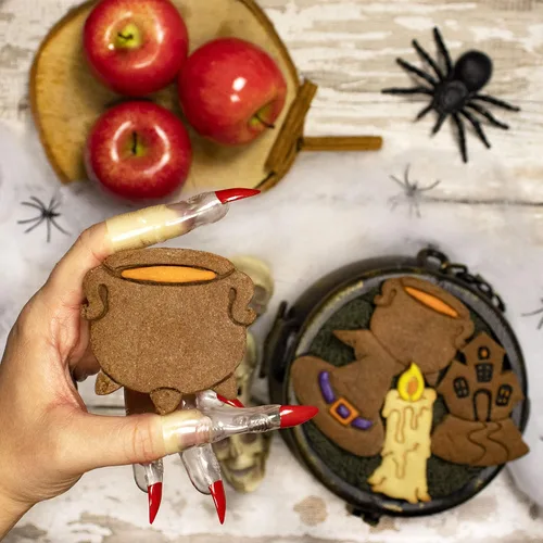 Vista 5 de Juego de 4 cortadores de galletas con temática de brujería (diseños: vela, caldero, sombrero de bruja y casa encantada), 4 piezas - Bakerlogy