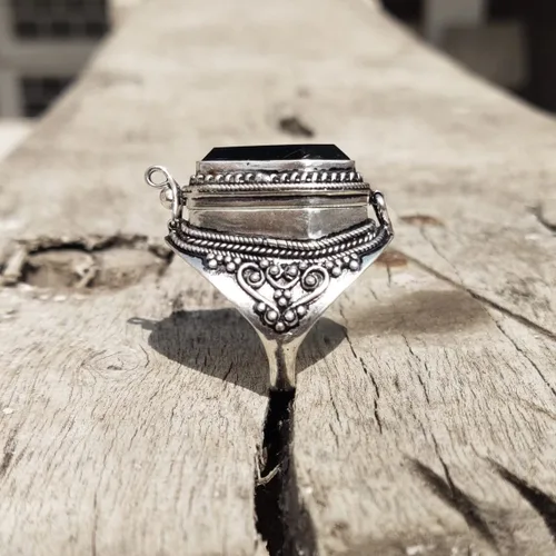 Vista 6 de Black Onyx Box Ring, Coffin Box Ring, Unique Jewelry, Boho Style, Poison box Ring, Handmade Poison Ring, Openable Poison Ring, Poison ring, Silver