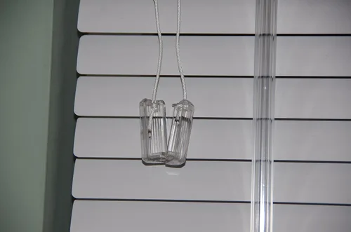 Vista 7 de Piezas para persianas de ventana. Borla de cable horizontal segura, forma de cilindro. Perilla de separación que se separará cuando se aplica exceso