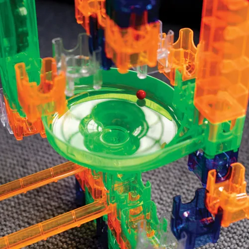 Vista 3 de MindWare Q-BA-Maze 2.0 Grand Prix Racing Set - Juguete de construcción de carreras de mármol con luces activadas por movimiento, a partir de 8 años