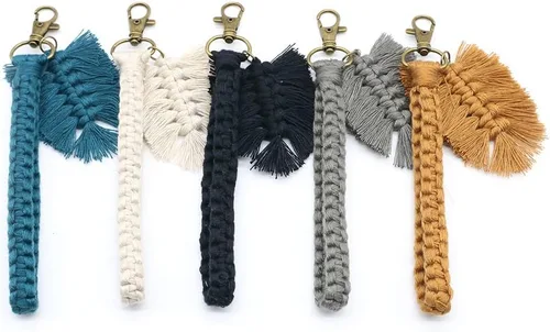 Vista 4 de Correa de muñeca bohemia de macramé, cordón para teléfono celular con 2 pestañas de sujeción, pulsera hecha a mano para niñas