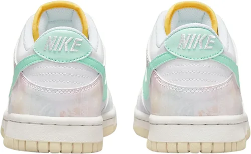 Vista 894 de Nike Kid's Dunk Low Sneaker