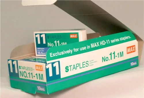 Vista 2 de Max Staples No. 11-1M - Paquete de 10 cajas (10,000 grapas)