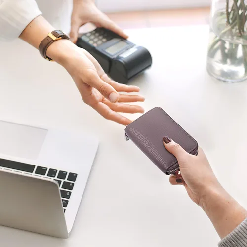 Vista 8 de GEEAD Tarjetero de cuero genuino RFID para mujeres y hombres con cremallera para tarjetas pequeñas carteras, Púrpura, Minimalista