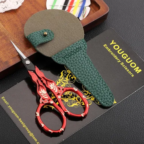 Vista 2 de YOUGUOM - Tijeras de bordado antiguas con estuche, tijeras para costura, manualidades, punto de cruz, ganchillo, hilo, tijeras de detalle y de Dorado