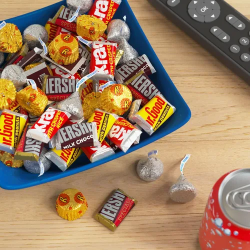 Vista 6 de HERSHEY'S Miniatures Surtido de Caramelos de Chocolate Surtidos, 30 oz