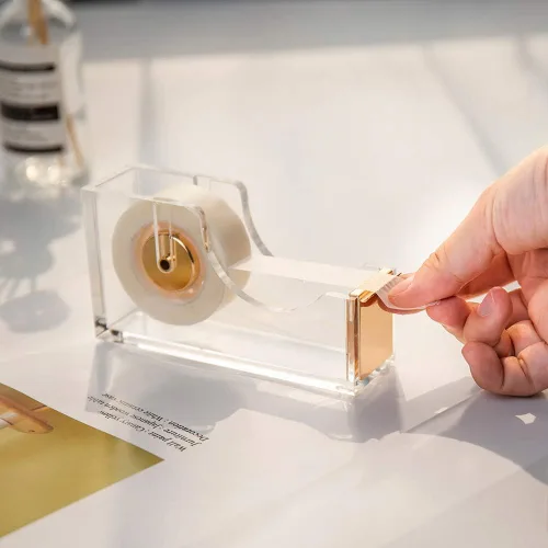 Vista 3 de Dispensador de cinta de calidad dorada acrílica ultra transparente contemporánea, dispensador de cinta acrílica dorada con una sola mano