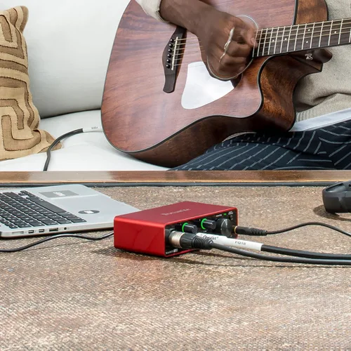 Vista 2 de Focusrite Scarlett Solo Studio - Paquete de grabación de 3ª