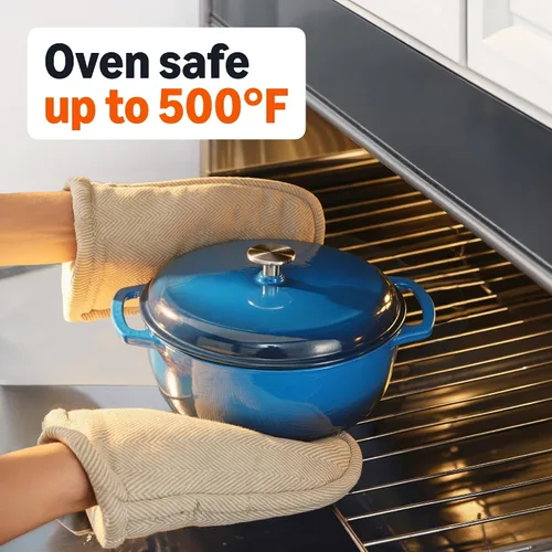 Vista 4 de Amazon Basics Olla de horno holandés de hierro fundido con tapa, esmaltada, redonda, doble asa, resistente, pequeña, 4.3 cuartos de galón, azul