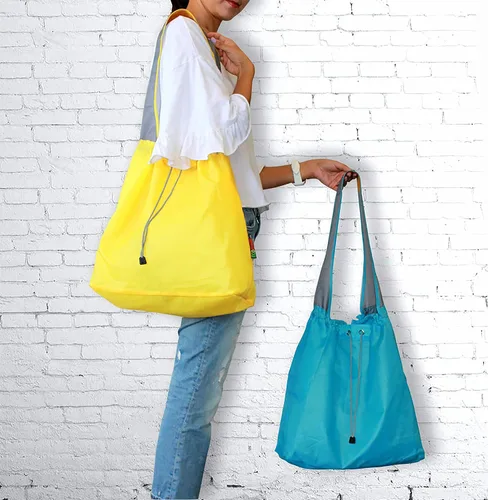 Vista 2 de Paquete de 4 bolsas de compras plegables de nailon Ripstop reutilizables con bolsa y bolsillo interior, cordón