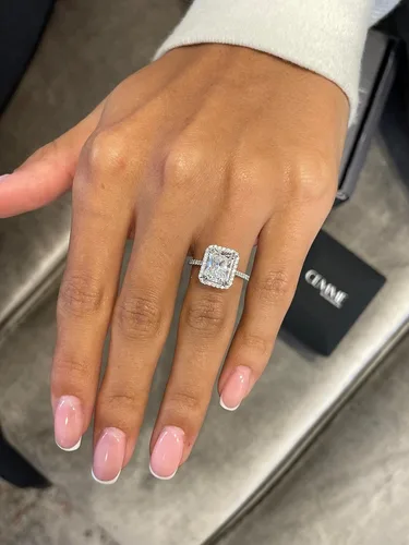 Vista 4 de Anillo de compromiso de moissanita de corte radiante de 3 quilates para mujer, en oro blanco de 14 k (G-H, VVS, 3.35 CTW), anillo de compromiso