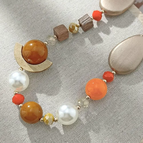 Vista 4 de BERYOHZ Collar largo empalmado de cuerda encerada con cuentas de madera acrílica en contraste para mujer, 40 pulgadas