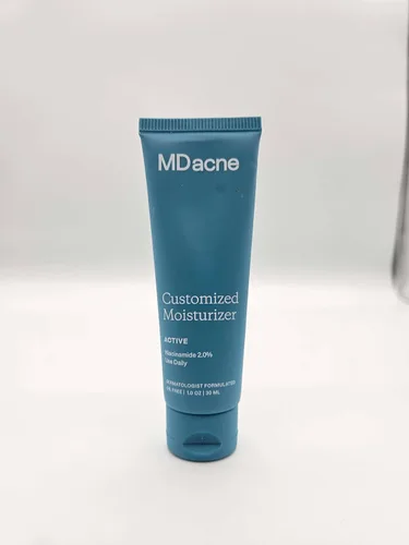 Vista 2 de MDacne Hidratante facial con niacinamida 2% – Crema hidratante y calmante diaria sin aceite para pieles sensibles y propensas al acné – 1 oz